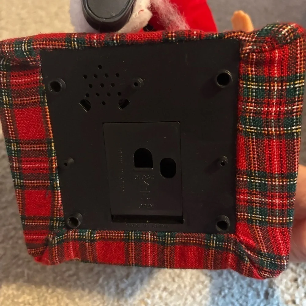 VINTAGE 1995 SANTA PETTING HIS DOG 11